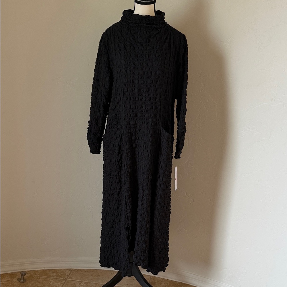 IC COLLECTION Black Textured Long Sleeve Maxi Dress with Ruffle Neck